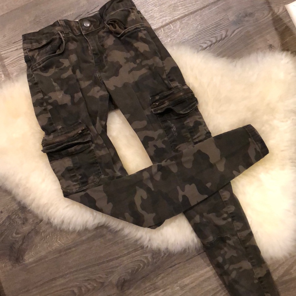 Camo cargo skinnies